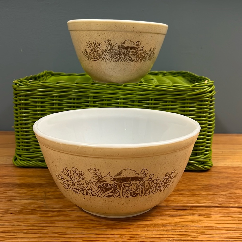 Pyrex 401 & 402 Forest Fancies Mushroom Bowl Set, Vintage 1980s Kitchen